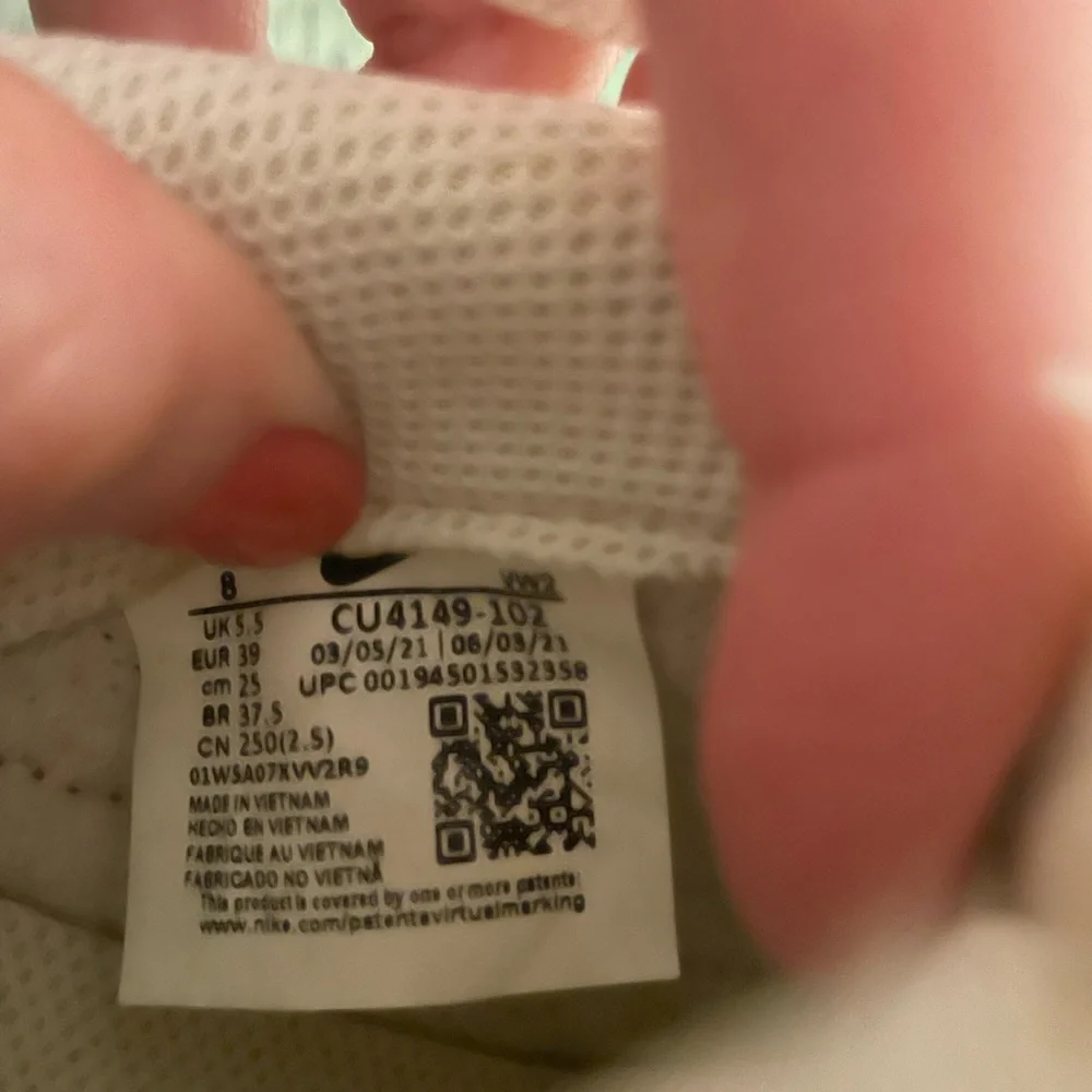 Nike Sneakers - Picture 10 of 10